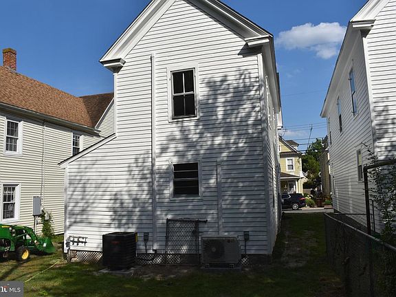 5th image of 207 Willis St