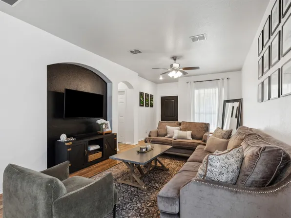 10021 Cedar Lake Dr, Aubrey, TX 76227
