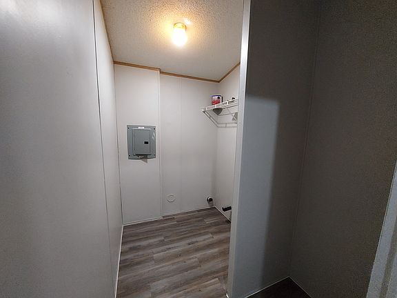 5th image of 913 Barrier Ln