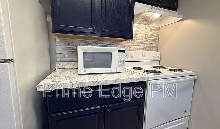 1109 N 28th St #12 — Photo 8