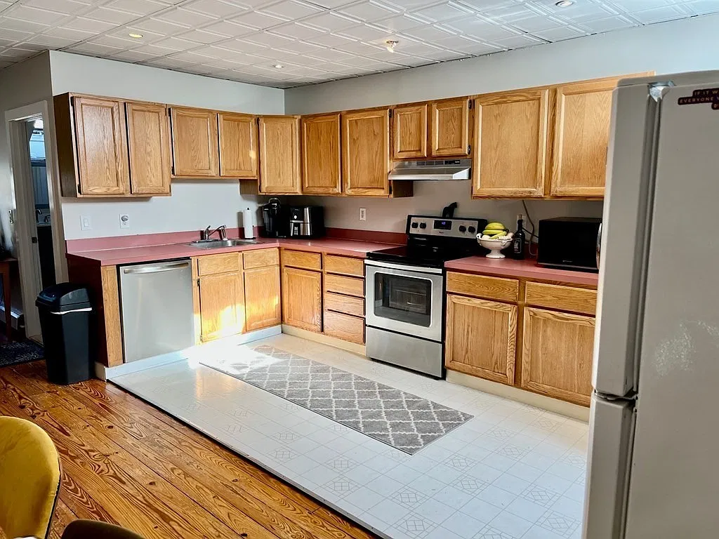 2 bed, 1100 sqft, $2,800 — Photo 2