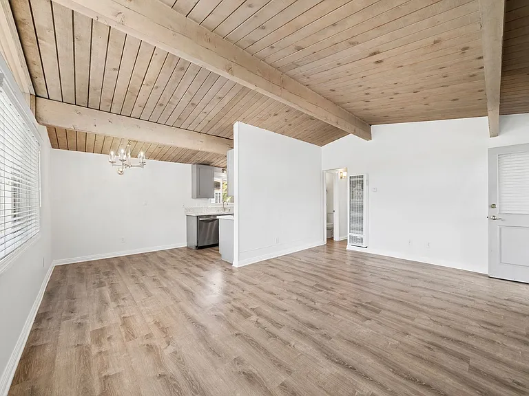 2545 Elden Ave — Photo 4