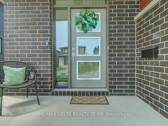 2nd image of 1269 Diamond St