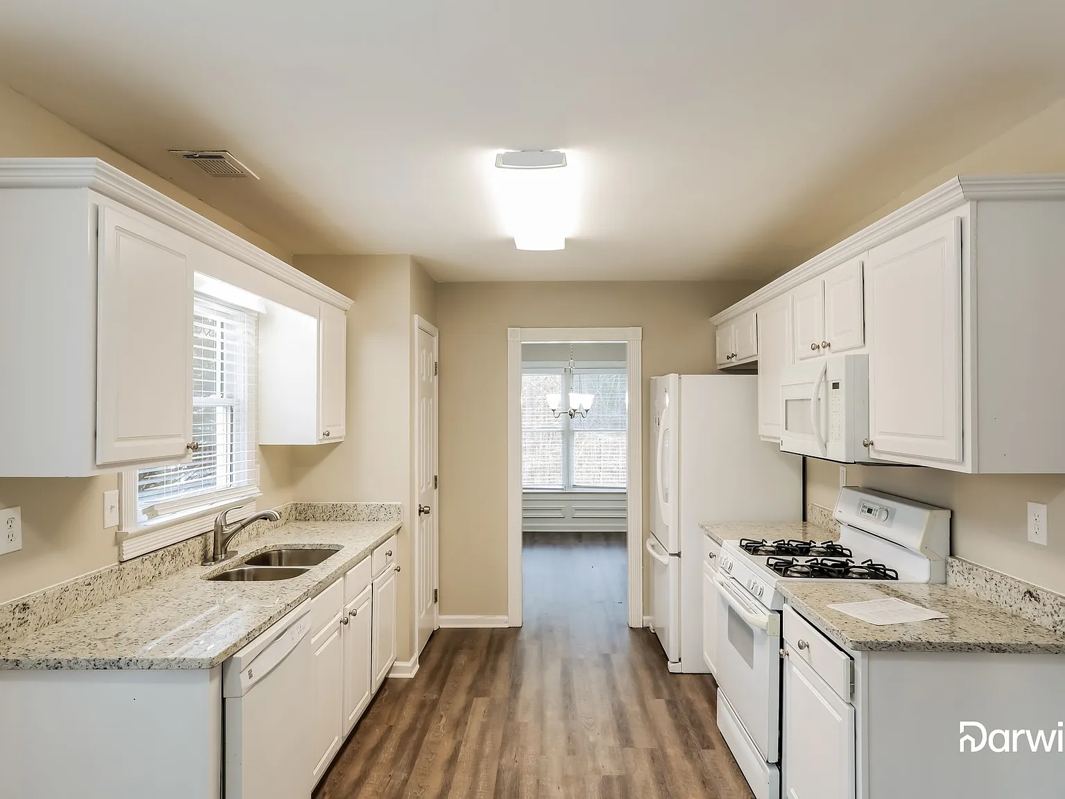 4 bed, 3.0 bath, 2046 sqft, $2,250 — Photo 2