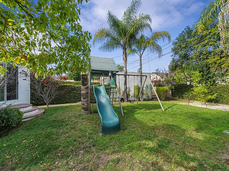 408 N Story Pl — Photo 31