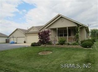 808 Old Theater Dr, Vandalia, IL 62471