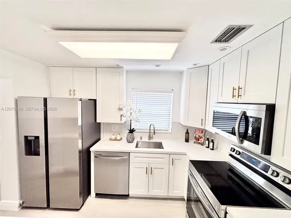 2377 SW 16th Dr, Deerfield Beach, FL 33442