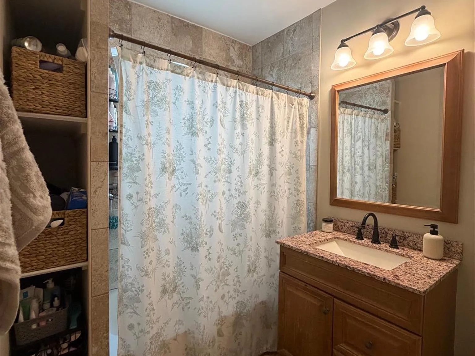 3 bed, 1100 sqft, $3,300 — Photo 4