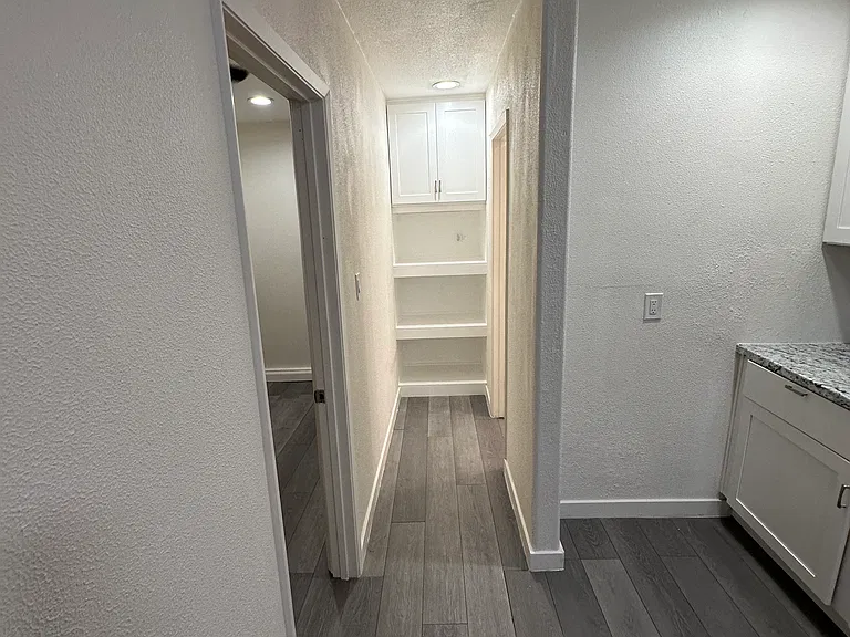 921 E Devonshire Ave #B — Photo 6