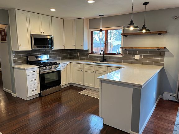 4th image of 3215 Caroline Dr