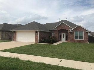 705 SW 12th St, Moore, OK 73160