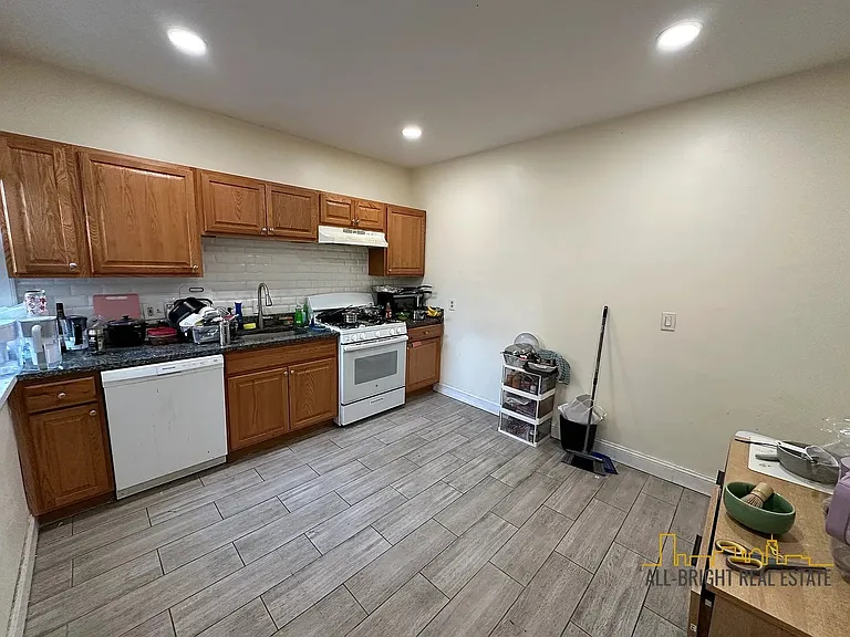 194 Kelton St — Photo 23