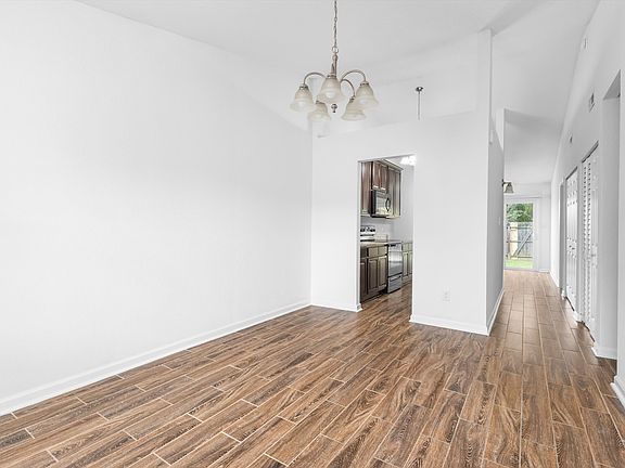 5th image of 992 Lord Dunmore Dr