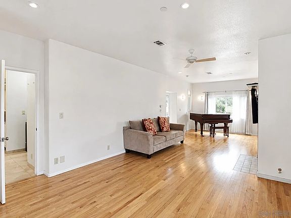 4th image of 14388 Highland Valley Rd
