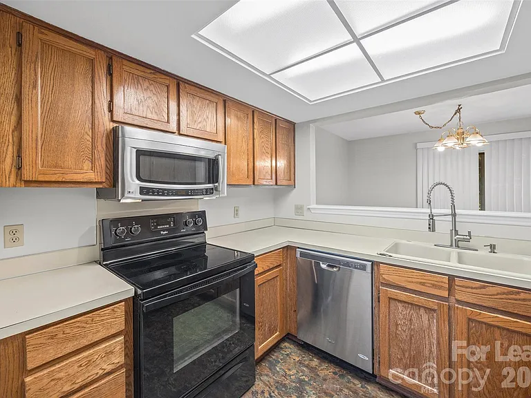 2920 Iron Gate Ln — Photo 9