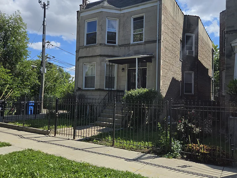 4849 W Fulton St #1 — Photo 3