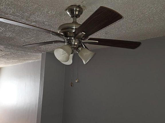 3rd image of 4404 Mountview Rd