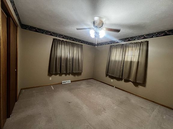 4th image of 421 N Broadway Ave