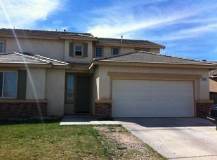 13817 Truman St, Oak Hills, CA 92344