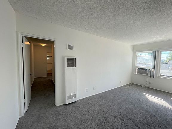 3rd image of 1719-1723 Grismer Ave #B28