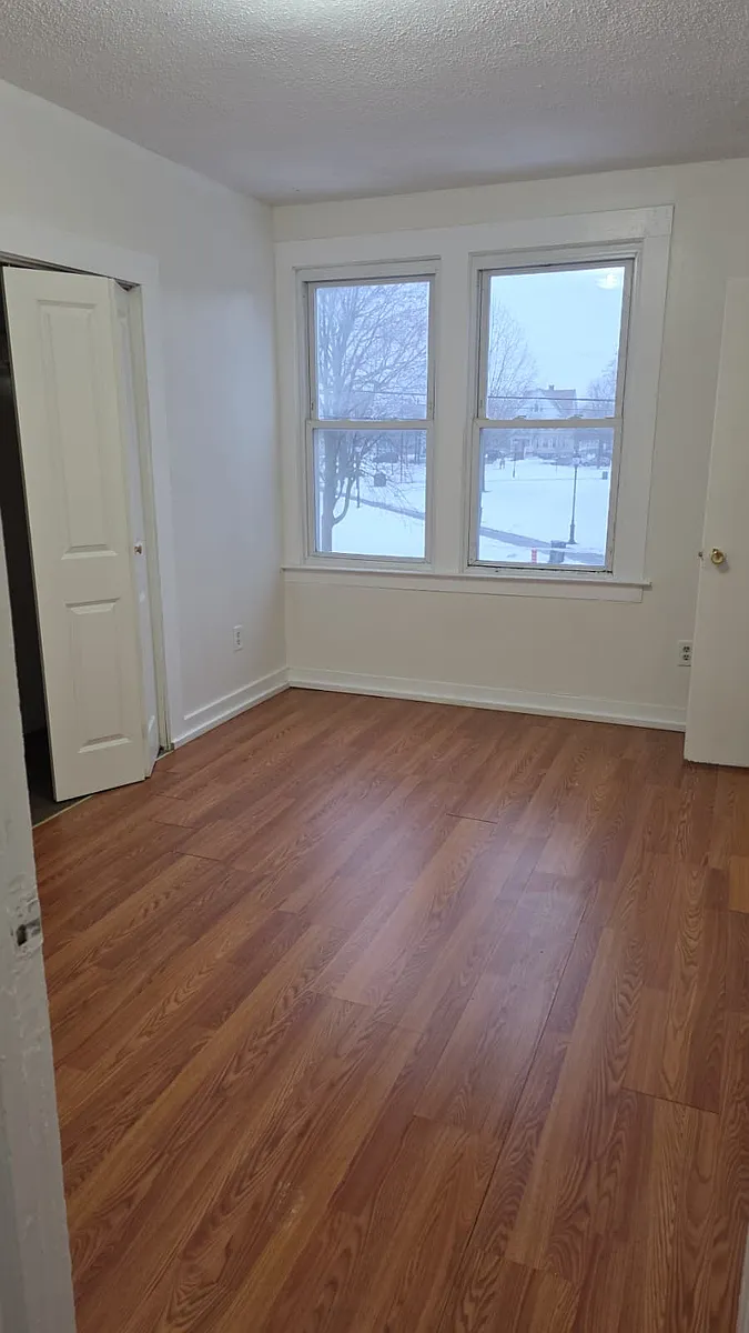 Building Photo - 57 Maltby St #2F