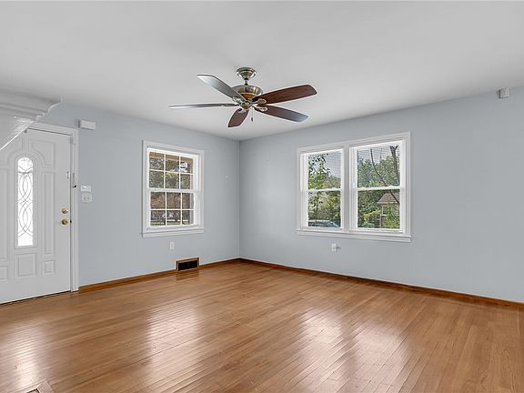 4th image of 218 Bedford Forest Ave