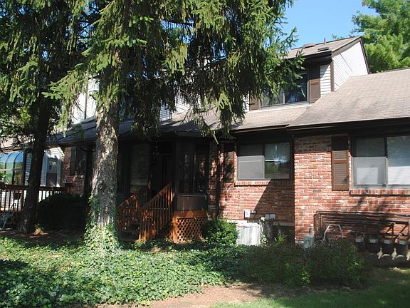 3rd image of 257 Centerbury Ct