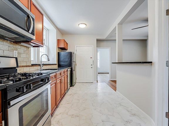 2nd image of 27 Marion Pl APT 1