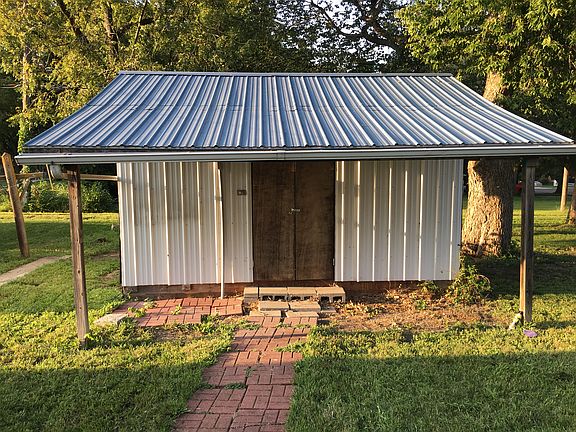 Back shed with electrical.