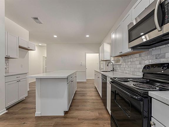 5th image of 13010 Valleywood Cir