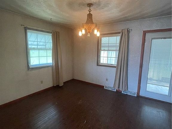 3rd image of 49543 McCoy Ave