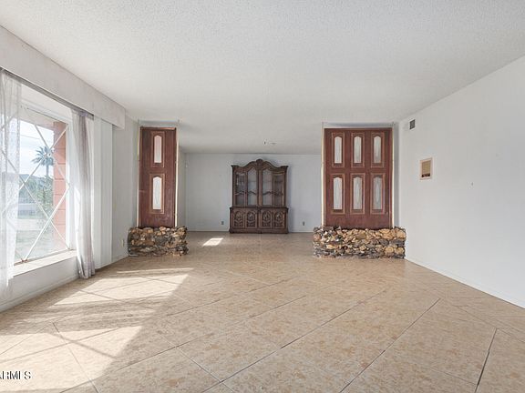2nd image of 802 E SOUTH MOUNTAIN Avenue