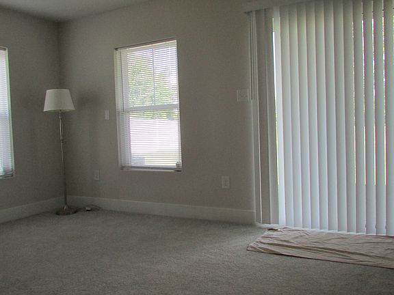 4th image of 29369 Oxford Dr