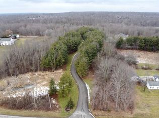 7744 Bainbridge Rd, Chagrin Falls, OH 44023