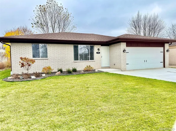 709 Foothill Dr, Canton, MI 48188