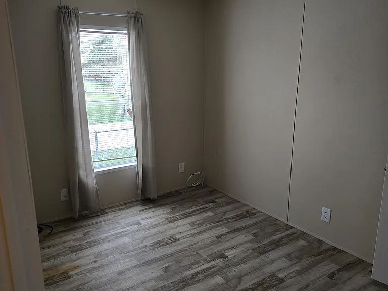 1048 Andrea Ln — Photo 5