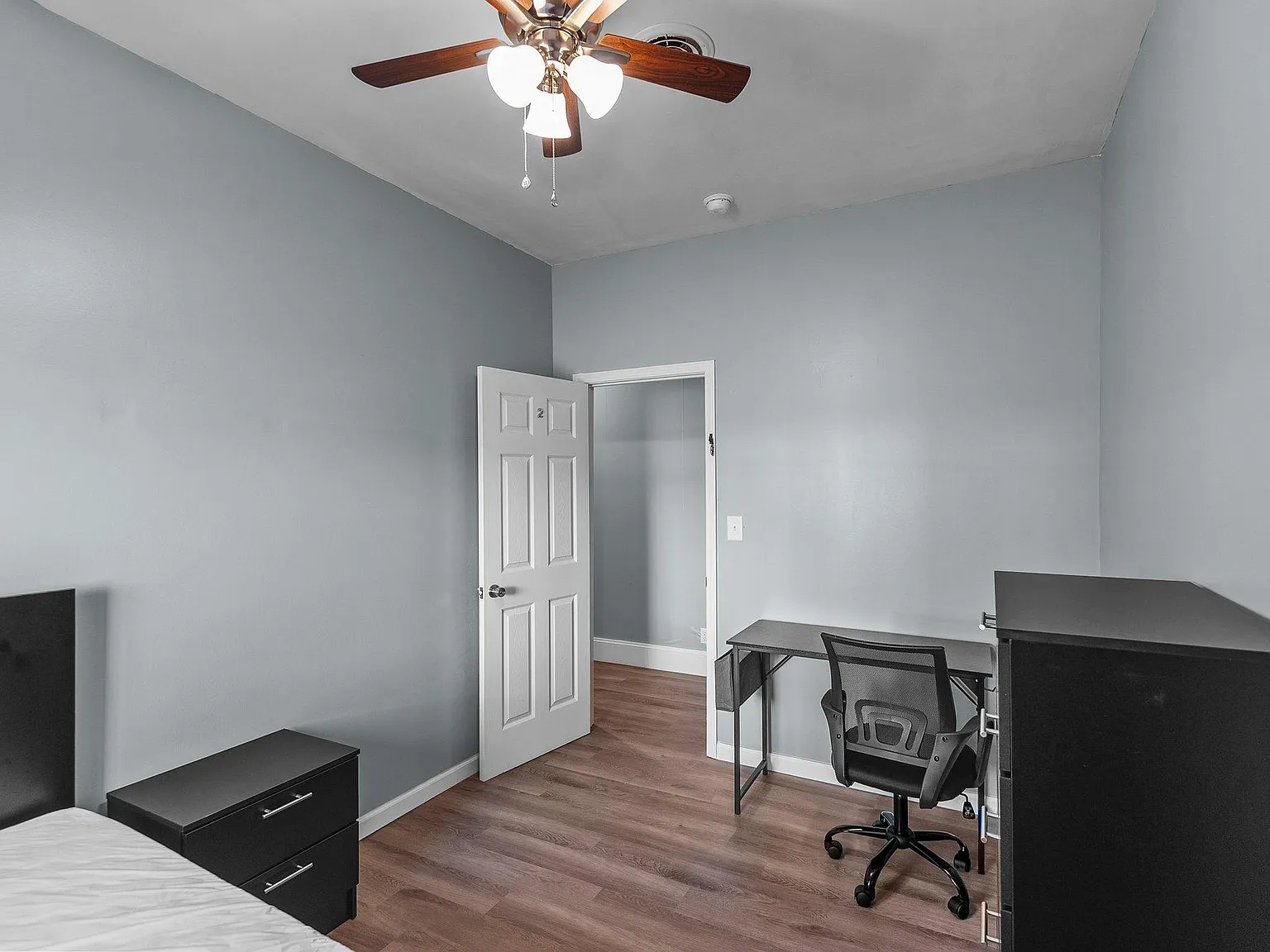 4 bed, 3.0 bath, 3071 sqft, $516 — Photo 2