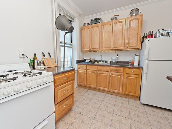 4th image of 2538 23rd St