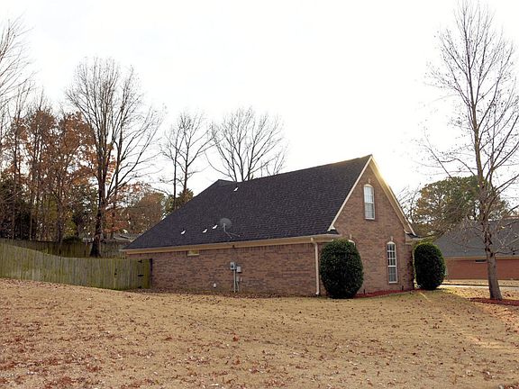 3rd image of 2273 Greencliff Dr