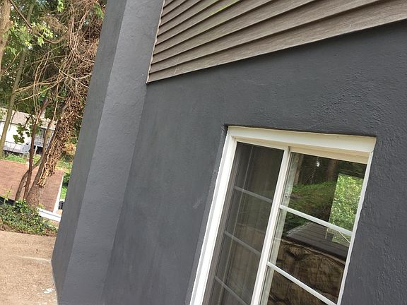 3rd image of 320 Karen St