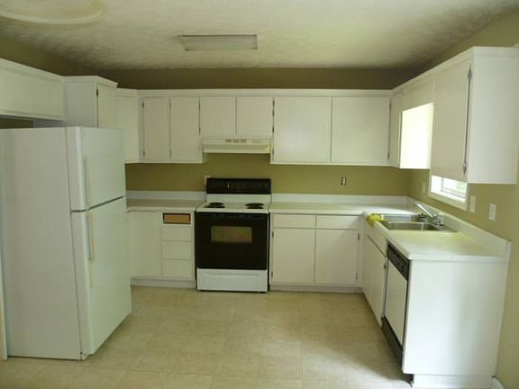 4th image of 110 Giles Dr