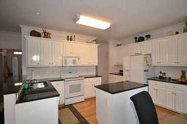 5th image of 425 Old Deerfield Ln
