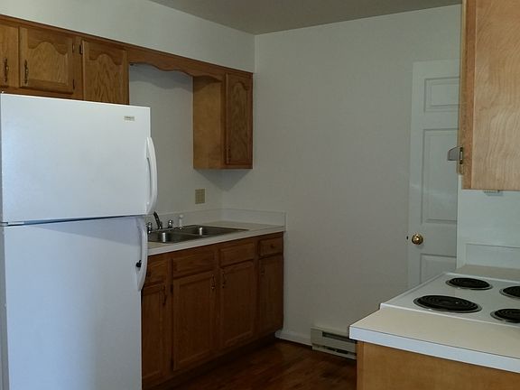 4th image of 217 E New St #203-8