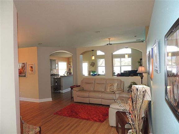 4th image of 701 Addison Dr NE