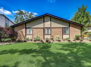 8306 Portsmouth Dr #21, Darien, IL 60561
