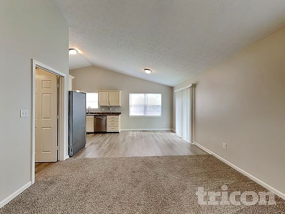 3rd image of 1690 Fountain Lake Dr E
