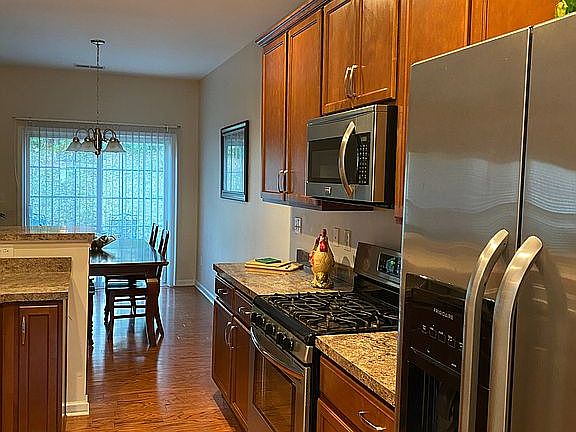 3rd image of 10074 Highland Creek Cir