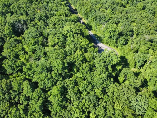 142 Wedgewood Dr, Hawley, PA 18428