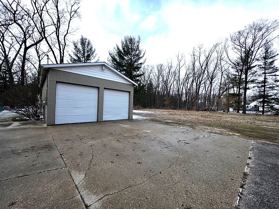 3rd image of 673 S Wolf Lake Rd