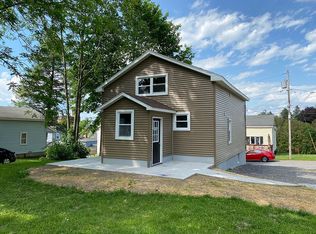 12 Pleasant St, New York Mills, NY 13417